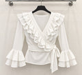Blouse ANA Blanc, coupe cache-cœur, lien à nouer et doubles volants – tenue de flamenco