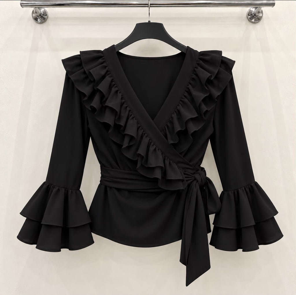 Blouse ANA Noir, coupe cache-cœur, lien à nouer et doubles volants – tenue de flamenco