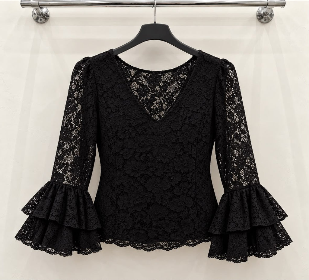 Blouse MAEVA Noir, dentelle florale, col en V et manches à doubles volants – tenue de flamenco