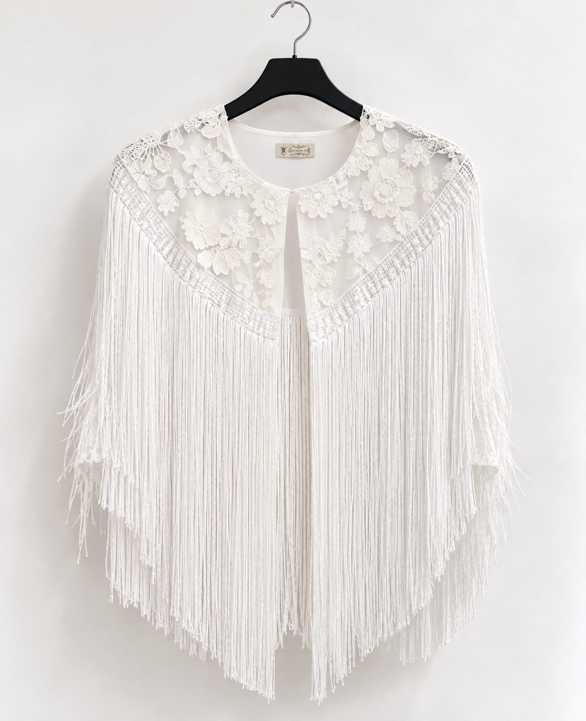 Cape Mercedes Blanc à fleurs ton sur ton et franges – tenue de flamenco