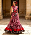 Ensemble Gloria : jupe longue à pois et châle assorti portés – tenue de flamenco