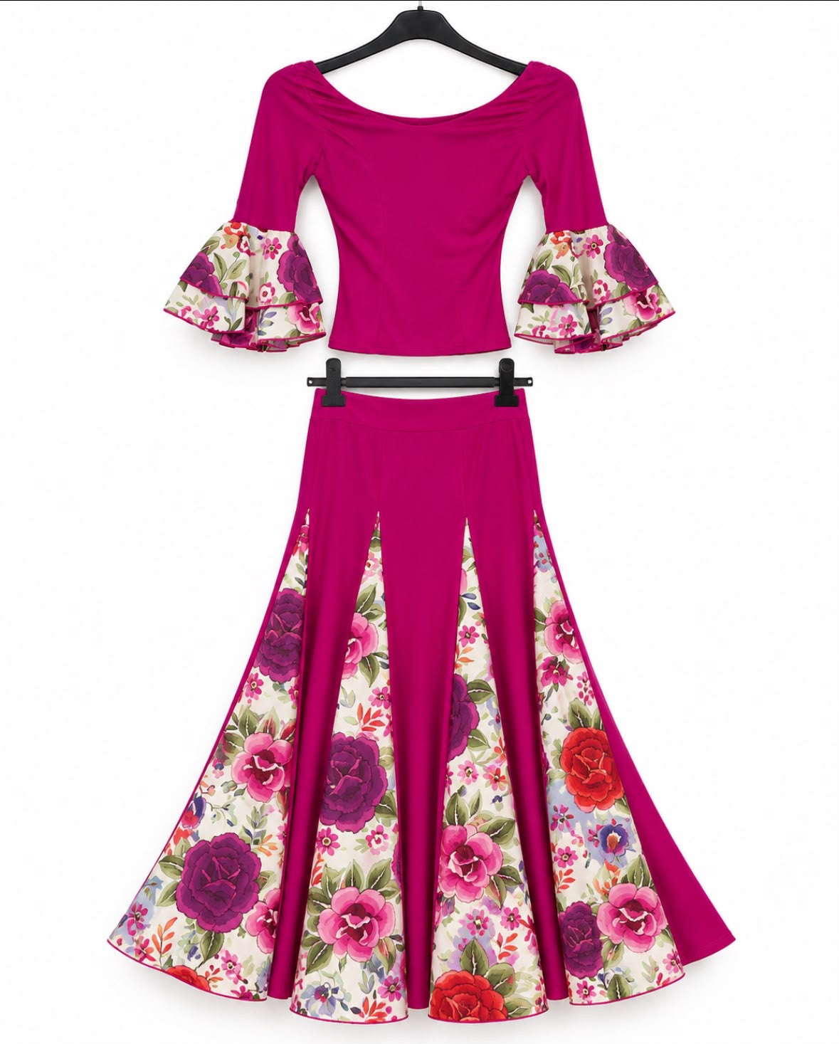 Ensemble enfant SONIA buganvilla : blouse à doubles volants fleuris sur fond clair et jupe évasée à godets floraux – tenue de flamenco