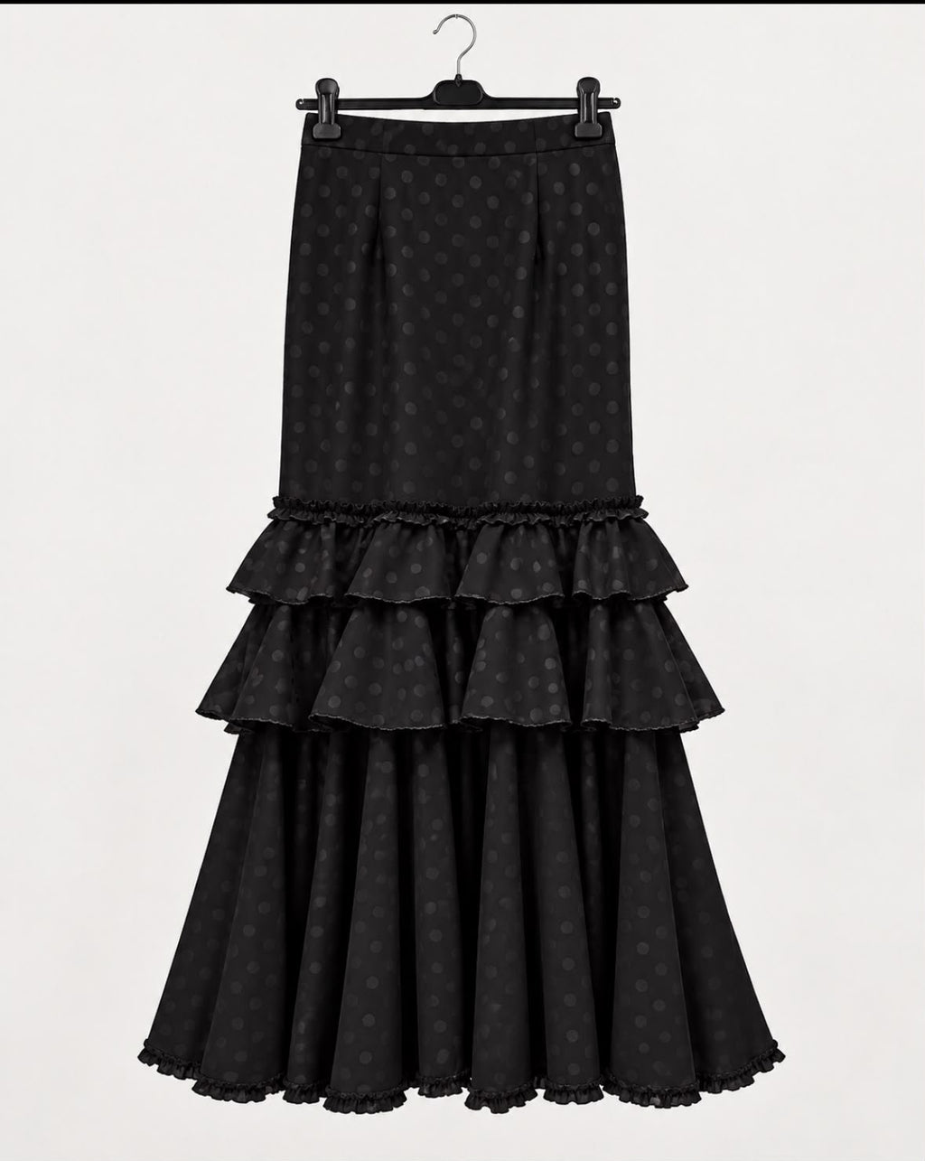 Jupe Natalia noir à pois ton sur ton et volants – tenue de flamenco