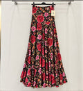 Jupe ROCÍO noire à fleurs rouges et roses sur cintre – tenue de flamenco