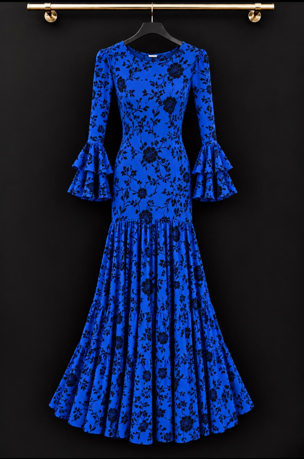 Robe LOLA bleu électrique à motifs floraux noirs – tenue de flamenco